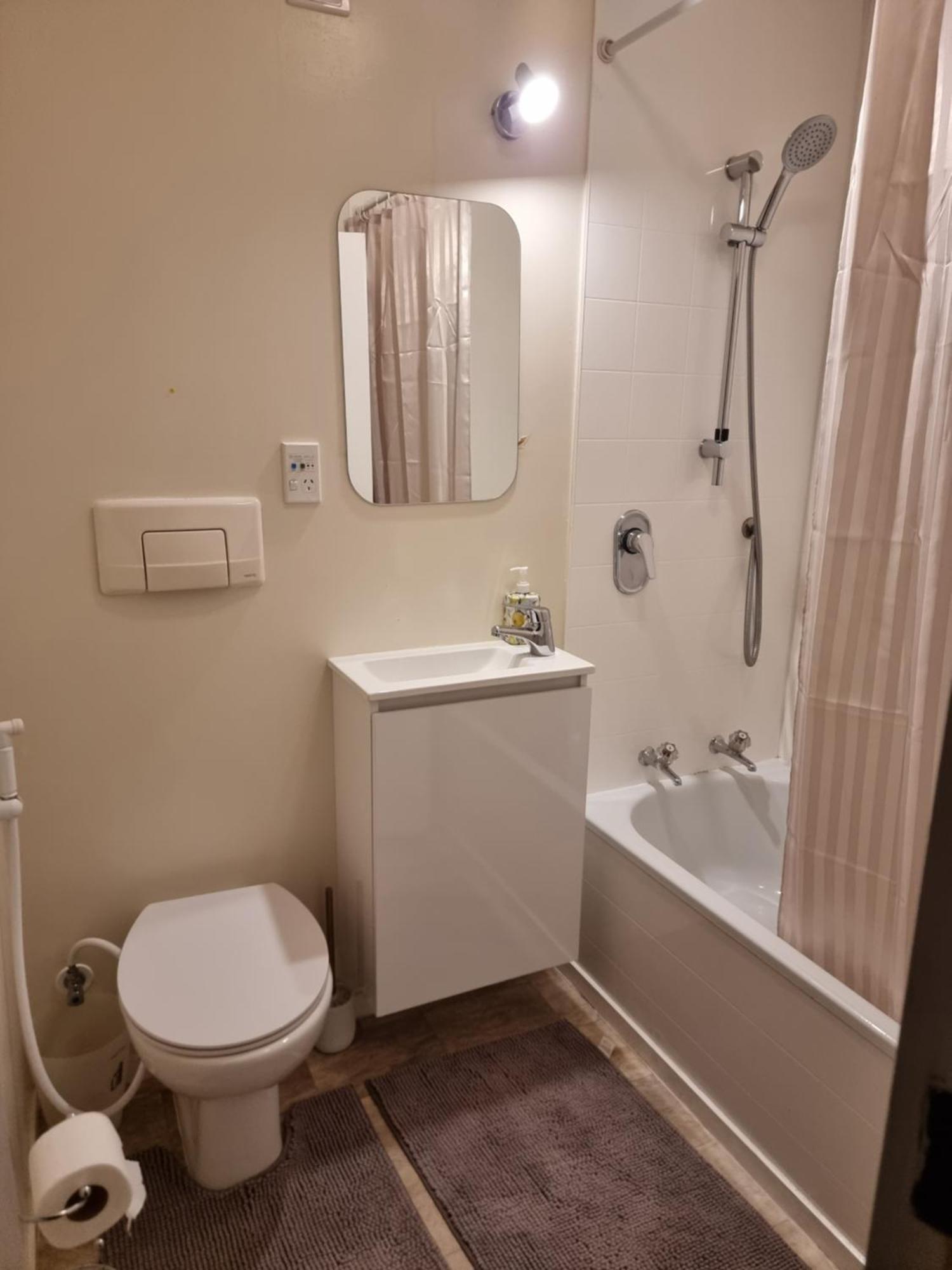 Entire Ground Floor With Full-Privacy And Family-Friendly Popular To Ferry Catchers Wellington Exterior photo