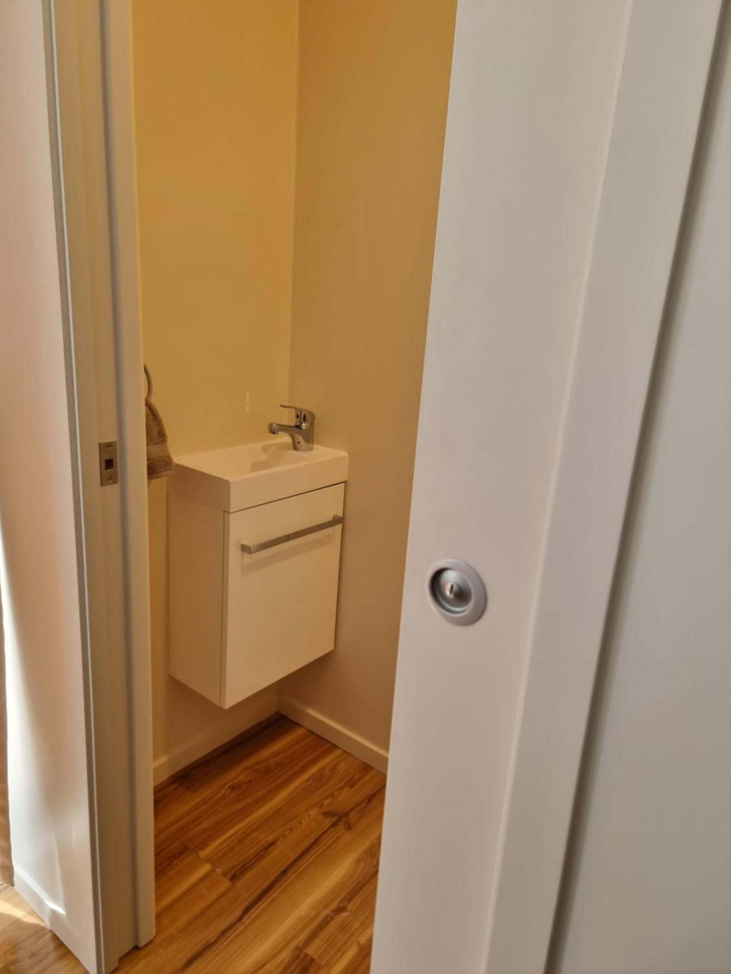 Entire Ground Floor With Full-Privacy And Family-Friendly Popular To Ferry Catchers Wellington Exterior photo