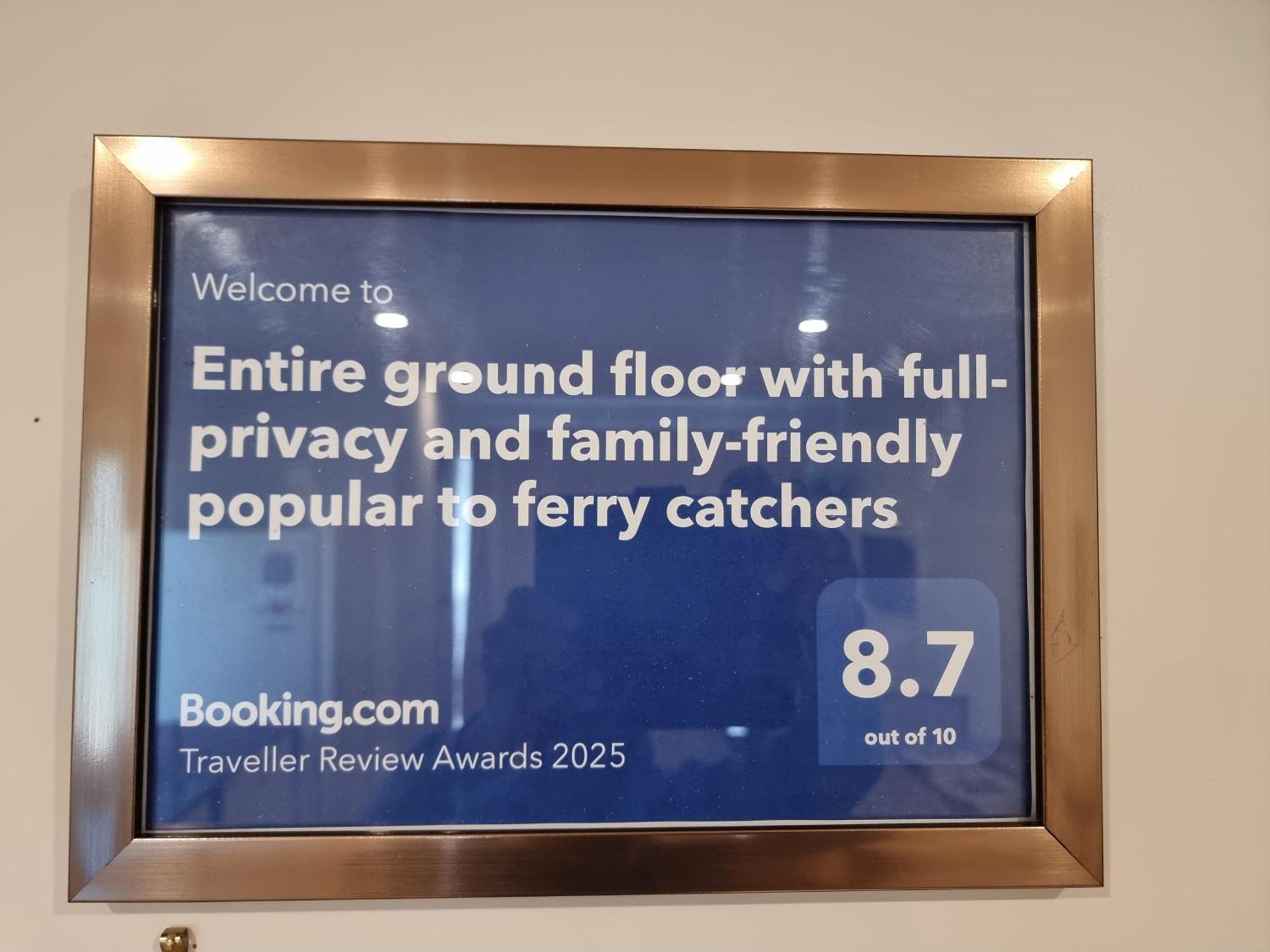 Entire Ground Floor With Full-Privacy And Family-Friendly Popular To Ferry Catchers Wellington Exterior photo